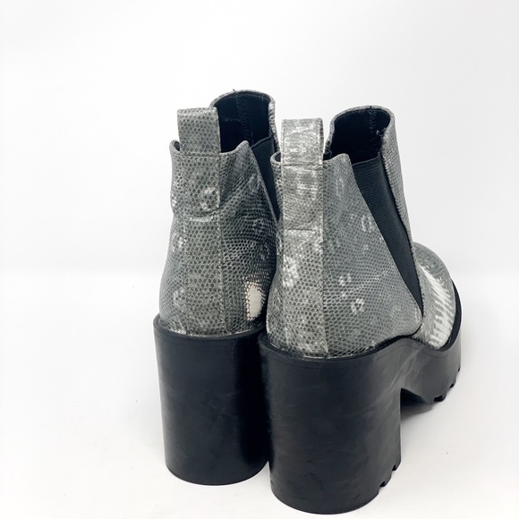 DIVIDED H&M Snakeskin Chelsea boots - Picture 2 of 5